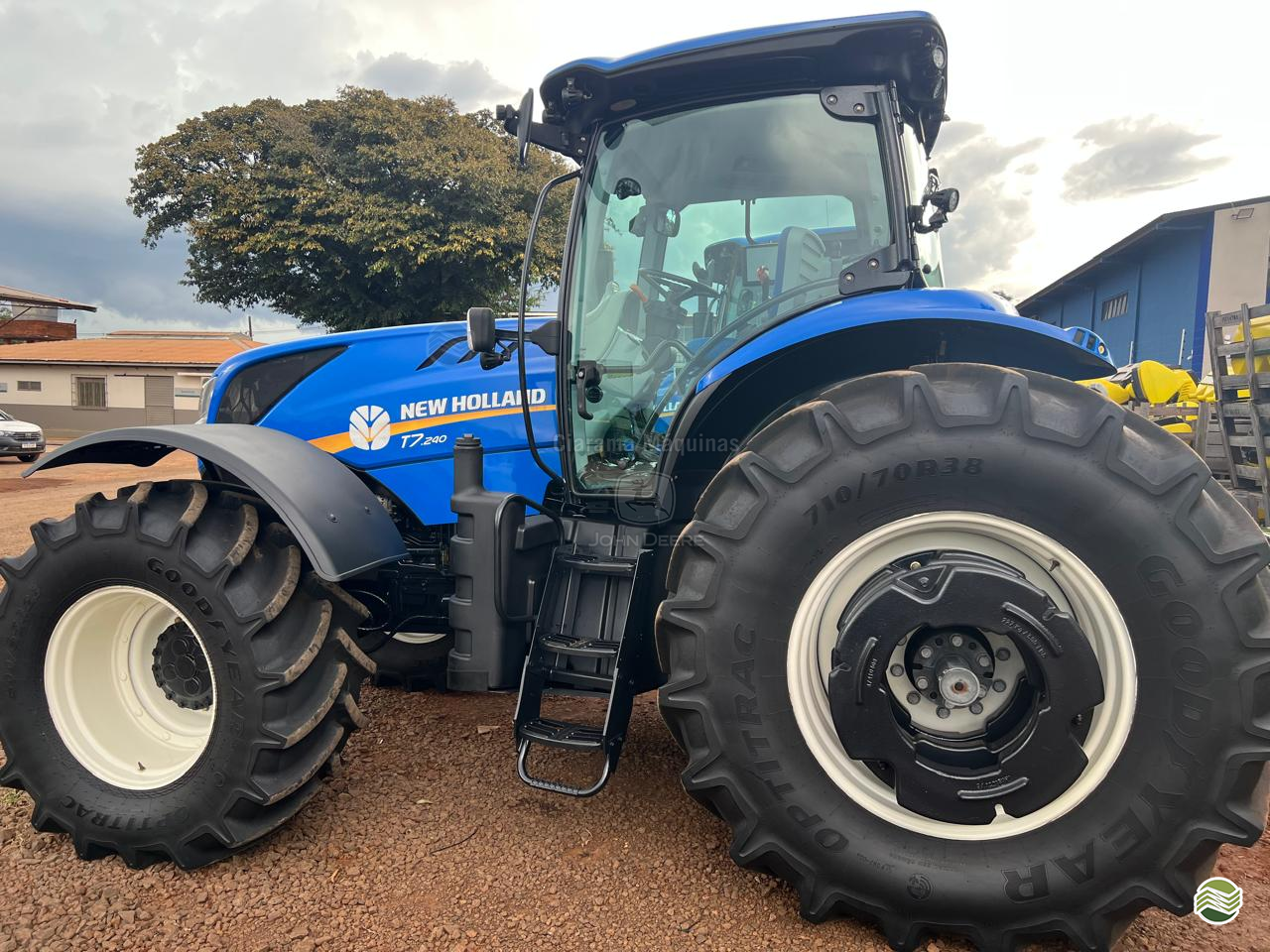 TRATOR NEW HOLLAND NEW T7 240 Tração 4x4 Ciarama Máquinas - John Deere - Matriz PONTA PORA MATO GROSSO DO SUL MS